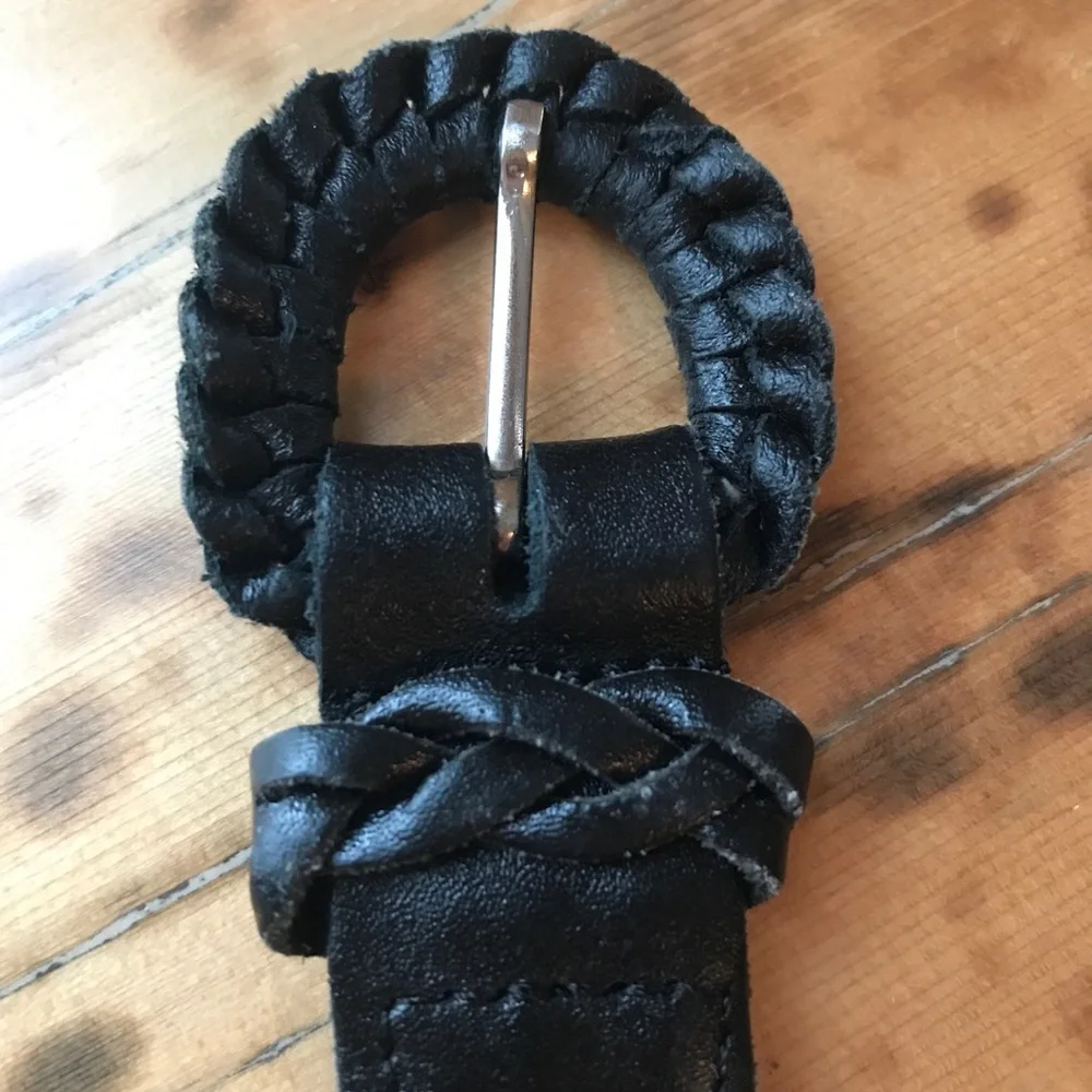 M-L Black Leather Woven Argentina Leather Belt EUC 41”